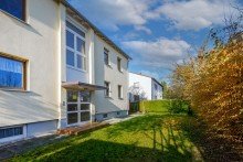 Aussen hinten2 wW Gro�e 3,5 Zimmer-Wohnung in zentraler, ruhiger Lage von Germering. Renovierungsbed�rftig