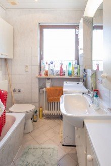 Bad Gro�e 3,5 Zimmer-Wohnung in zentraler, ruhiger Lage von Germering. Renovierungsbed�rftig