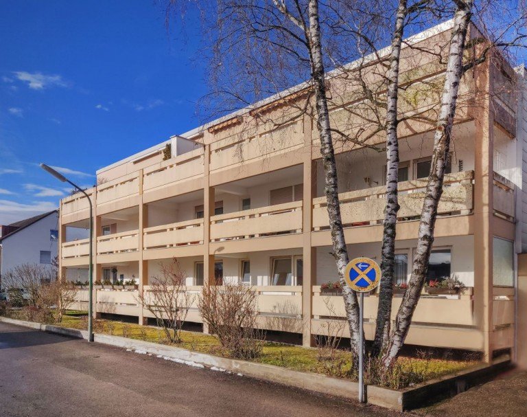 Aussen gehabt1 wW Germering Erdgeschosswohnung Helle und gut geschnittene 2-Zimmer-Wohnung in ruhiger Lage in Germering