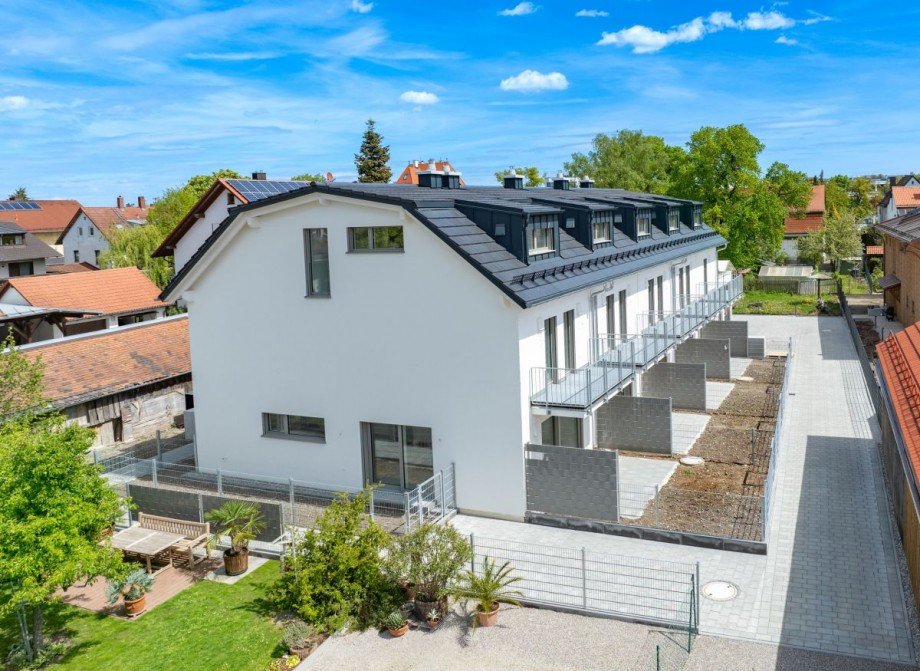 Drohnenansicht Reihenhaus M�nchen