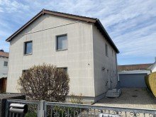 Aussenansicht Ger�umige 3-Zimmer-Wohnung im ersten Stock eines Zweifamilienhauses