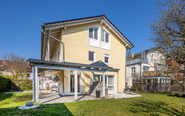 Garten6 M�nchen Doppelhaush�lfte Traumhaft ruhige Doppelhaush�lfte mit viel Platz und gro�em Garten f�r die ganze Familie