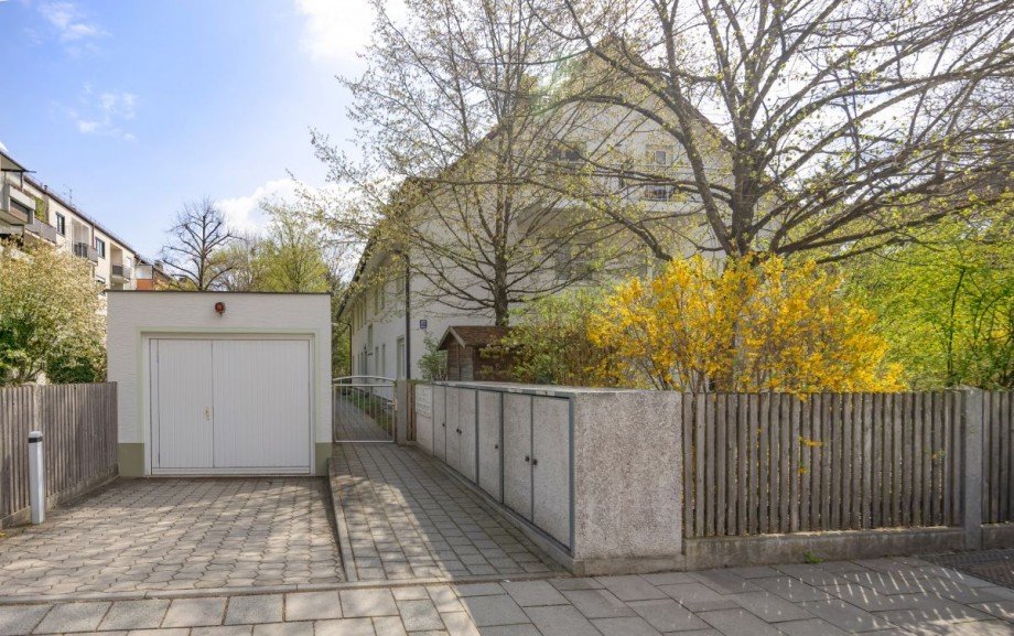 Au�enansicht und TG Einfahrt Erdgeschosswohnung M�nchen