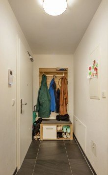 Gang Moderne 3-Zimmer-Gartenwohnung in Obermenzing mit Hobbyraum