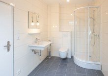 Dachgeschoss Bad1 Frisch renovierte, familienfreundliche Doppelhaush�lfte in ruhiger Lage in Lochhausen