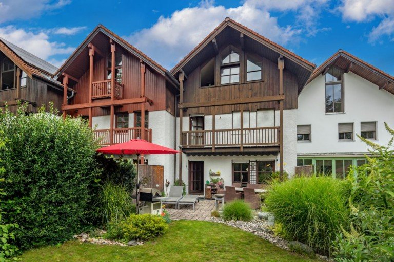 Garten3 wW Germering Reihenhaus Ger�umiges Reihenhaus mit idyllischem Garten in Germering