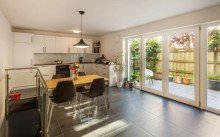 Kochen Kellerzugang Moderne 3-Zimmer-Gartenwohnung in Obermenzing mit Hobbyraum