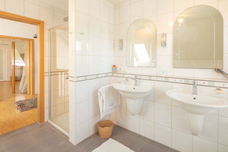 Bad 1. OG Einfamilienhaus Puchheim