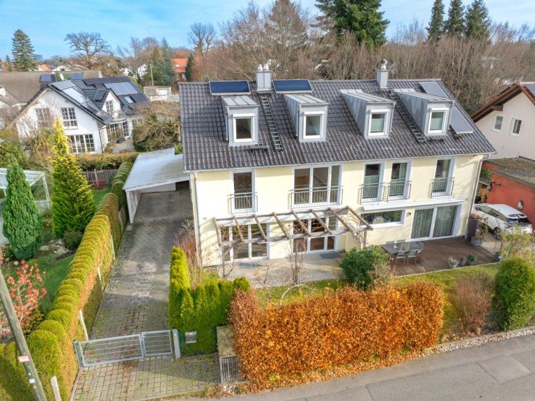 Drohne Titel Germering Doppelhaush�lfte Familienidyll in Bestlage: Moderne Doppelhaush�lfte mit viel Platz und hochwertiger Ausstattung