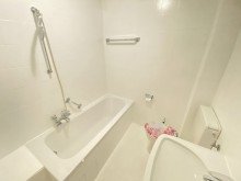 Bad2 Ger�umige 3-Zimmer-Wohnung im ersten Stock eines Zweifamilienhauses