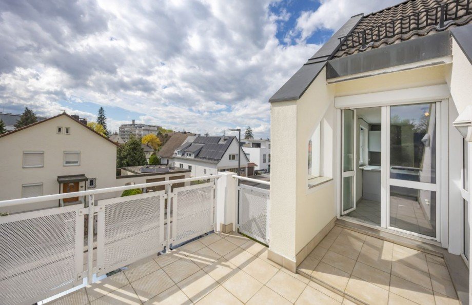 gro�er Balkon Dachgeschosswohnung Germering