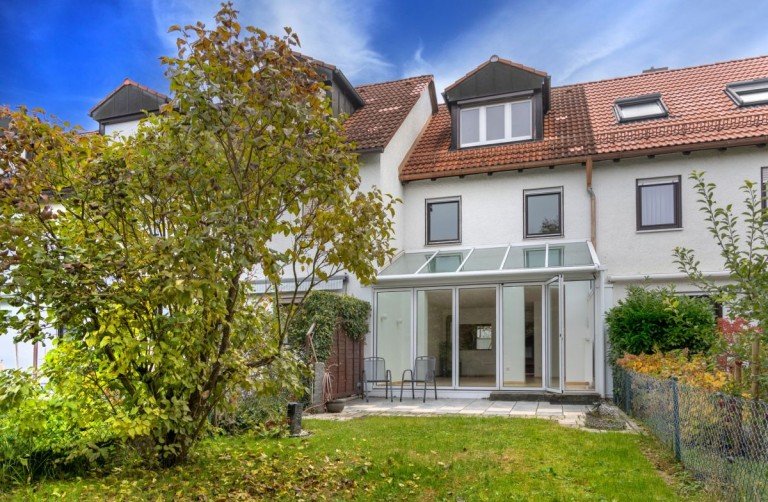 Garten1 M�nchen Reihenhaus Sch�nes Reihenhaus in ruhiger Lage von Aubing auf Erbpacht
